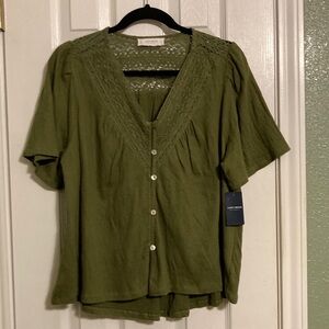 Lucky Brand size M blouse in olive color nwt nice comfortable fabric